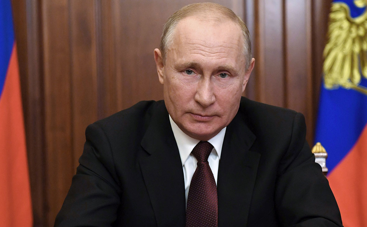Владимир Путин — У стола